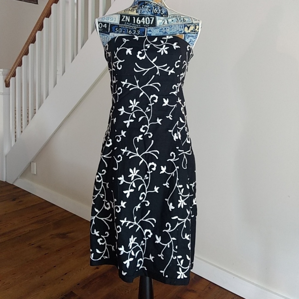 Black and white Old Navy dress. Size 4.